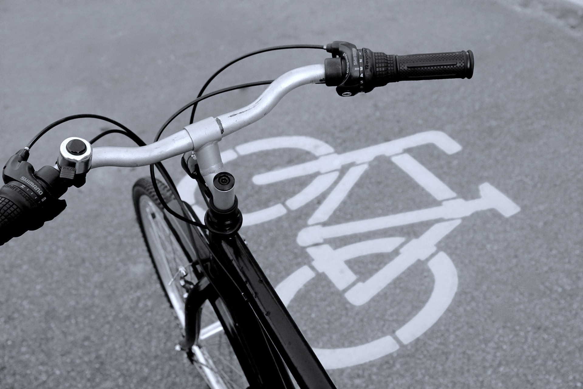 bicycle-path-830216_1920